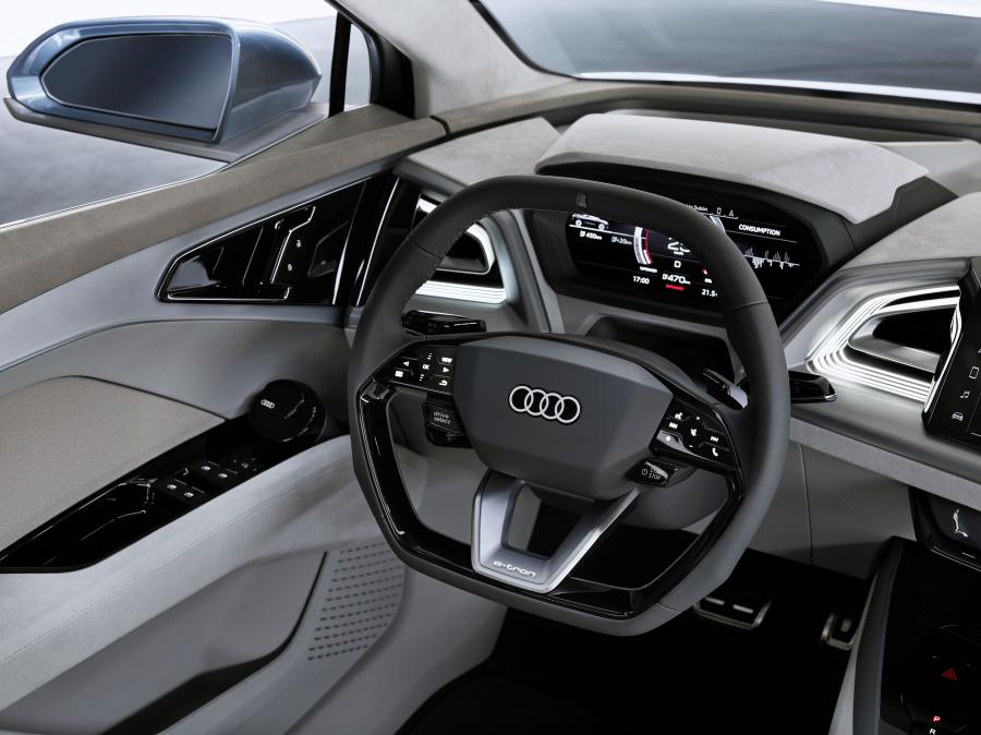 Панель приборов Audi Q4 e-tron Concept 2019 года  (фото 17 из 28)
